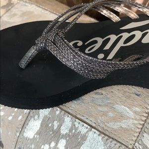 Candie’s Platform Flip Flops